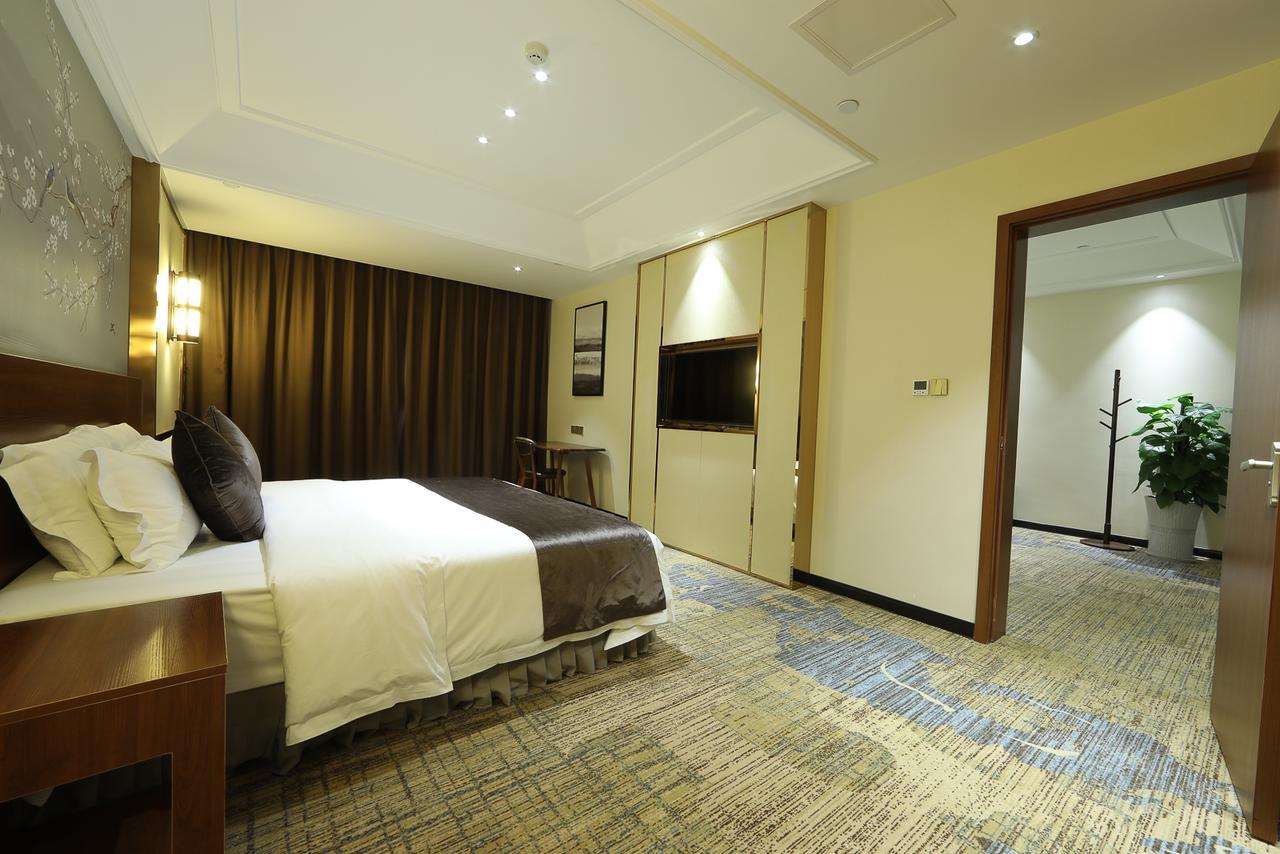 Zhi Hui Tang Feng Ze Hotel Csengtu Kültér fotó